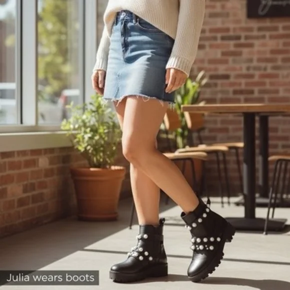 Black Leatherette Pearl Stud Platform Combat Boots Women's Size 7.5 Good Plus - Picture 3 of 9